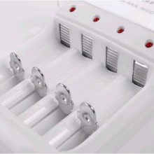 Зарядное устройство для аккумуляторных батарей JIABAO JB-212 + аккумуляторы 4 шт. AAA